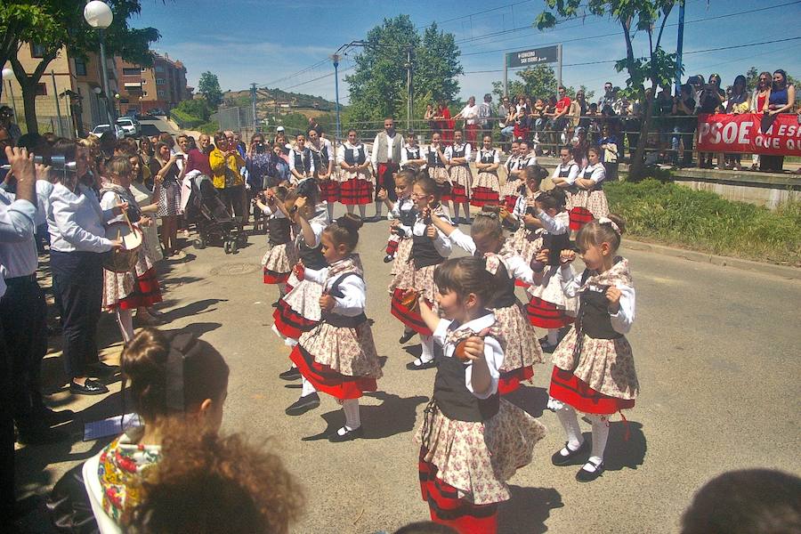 Los agricultores comenzaron honrando a su patrón de víspera con 'La Charma´', no faltó la misa en honor al santo y posterior procesión, así como la bendición de los campos y las danzas en varios sitios del recorrido