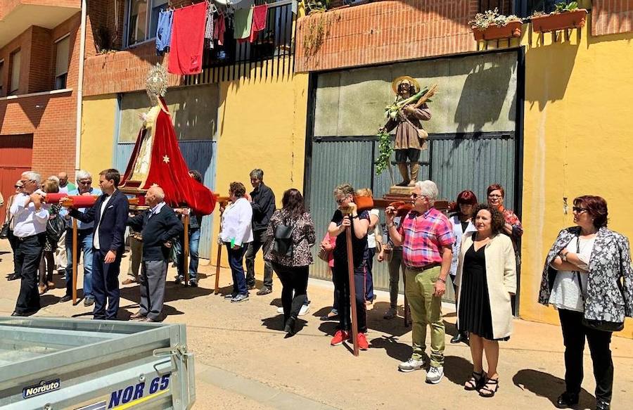 Los vecinos honraron, en un día de calor, al patrón de los agricultores 