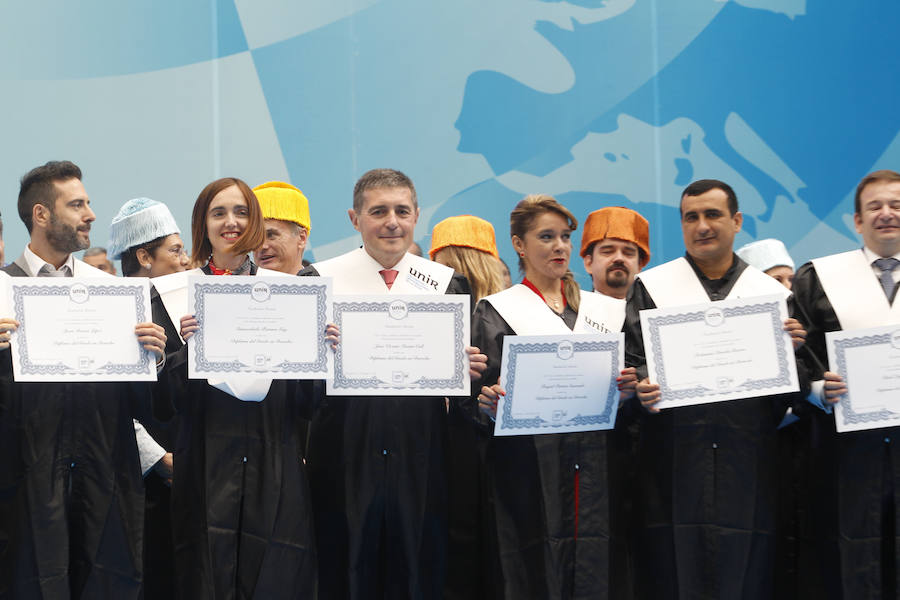 Ceremonia de graduación de los alumnos de Grado y Posgradl en la Plaza de Toros de Logroño