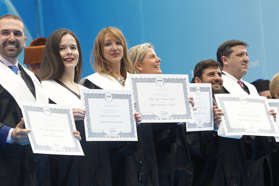 Ceremonia de graduación de los alumnos de Grado y Posgradl en la Plaza de Toros de Logroño