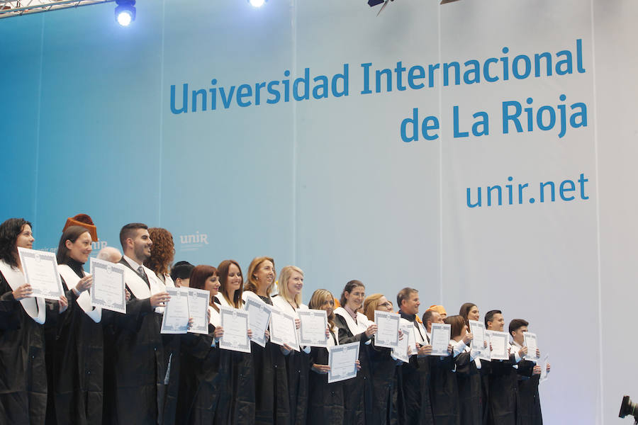 Ceremonia de graduación de los alumnos de Grado y Posgradl en la Plaza de Toros de Logroño