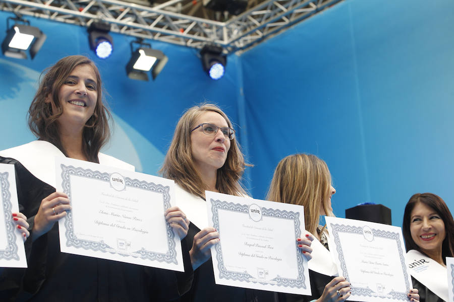 Ceremonia de graduación de los alumnos de Grado y Posgradl en la Plaza de Toros de Logroño