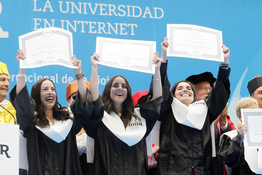 Ceremonia de graduación de los alumnos de Grado y Posgradl en la Plaza de Toros de Logroño