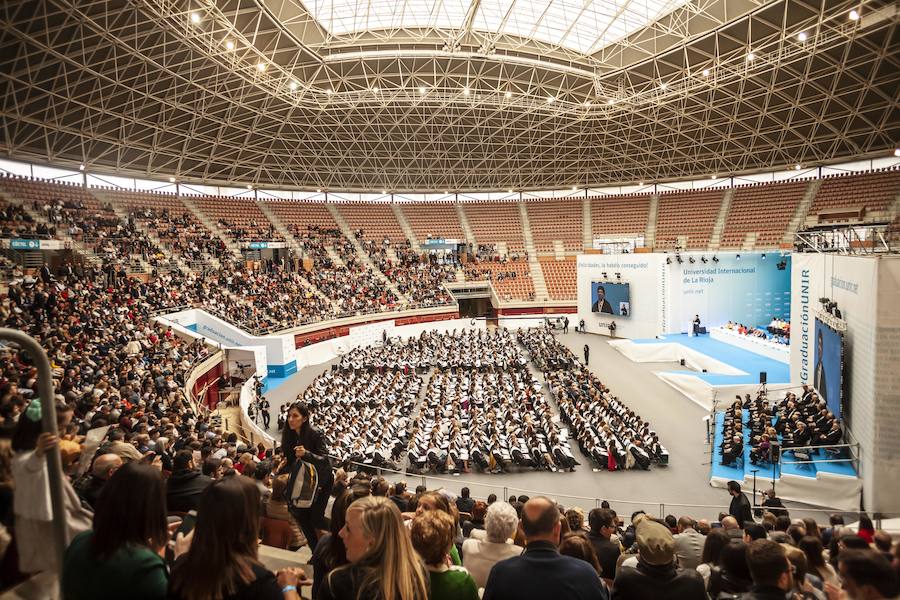 Ceremonia de graduación de los alumnos de Grado y Posgrado en la Plaza de Toros de Logroño