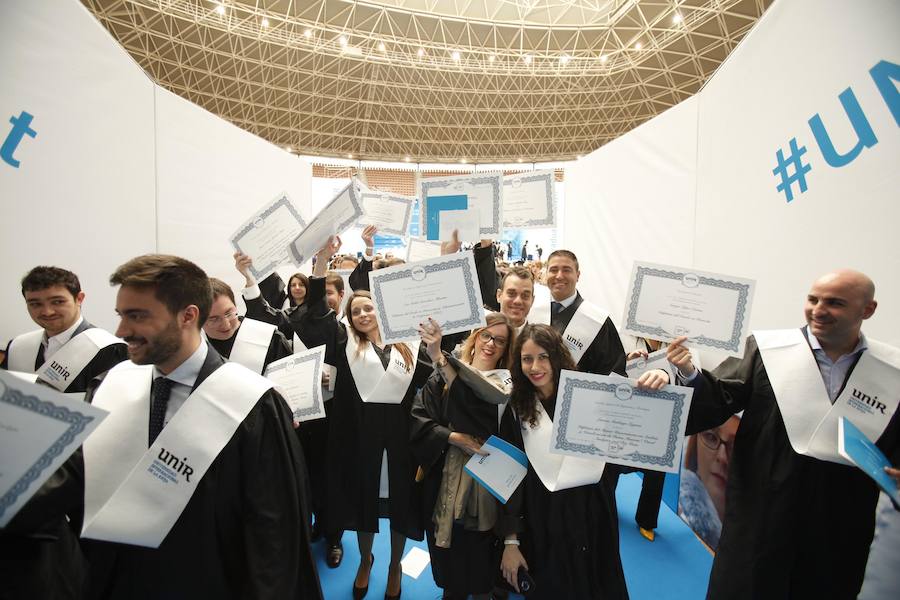 Ceremonia de graduación de los alumnos de Grado y Posgrado en la Plaza de Toros de Logroño