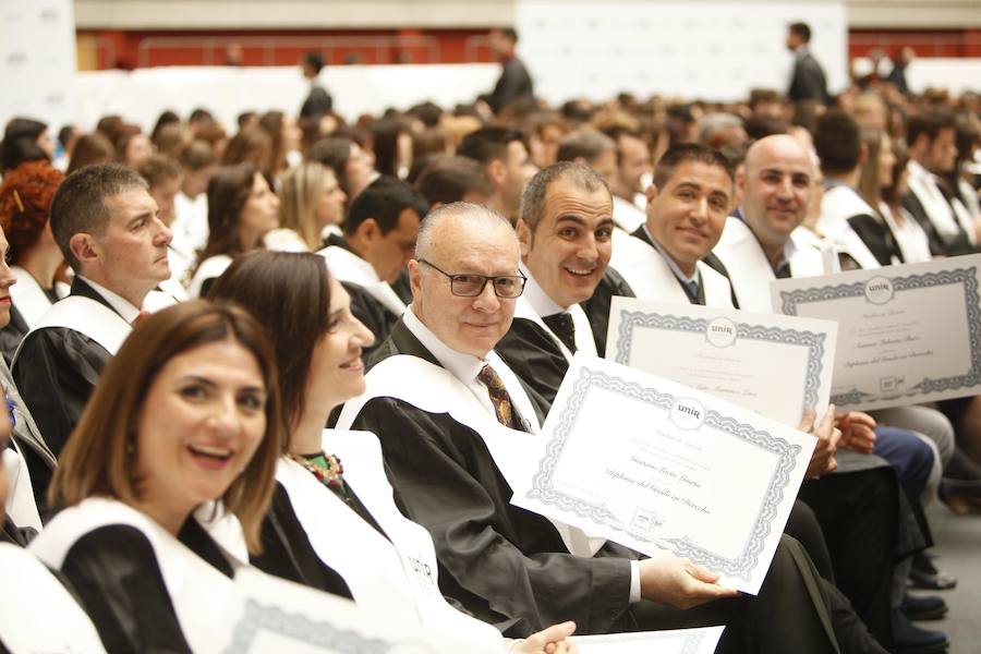 Ceremonia de graduación de los alumnos de Grado y Posgrado en la Plaza de Toros de Logroño