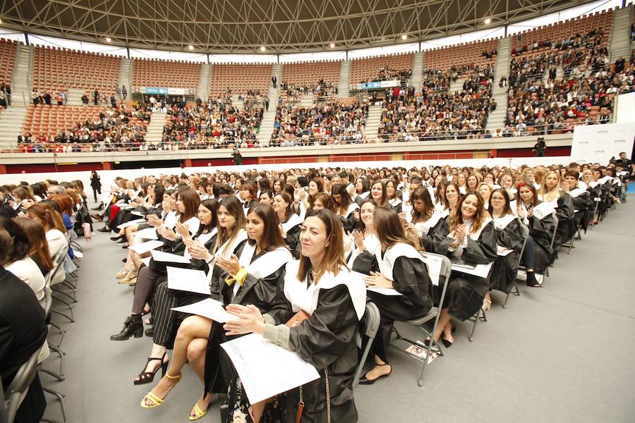 Ceremonia de graduación de los alumnos de Grado y Posgrado en la Plaza de Toros de Logroño