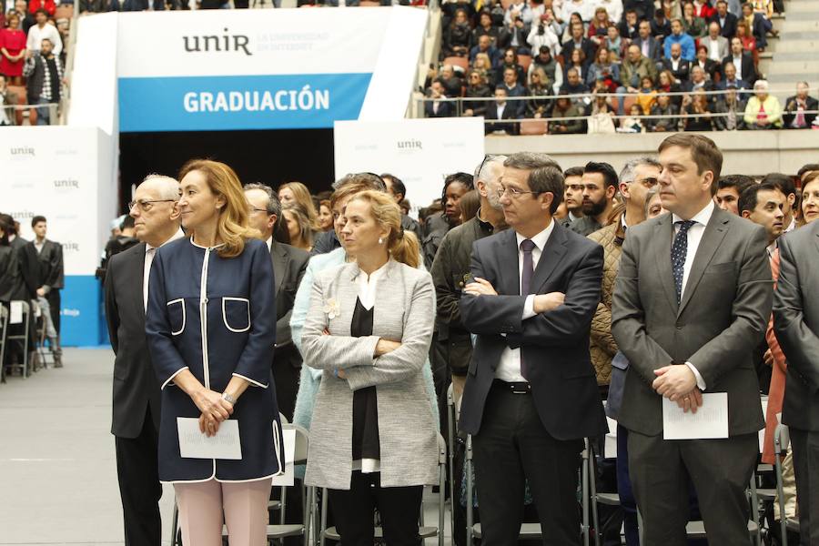 Ceremonia de graduación de los alumnos de grado y postgrado en la plaza de toros de Logroño