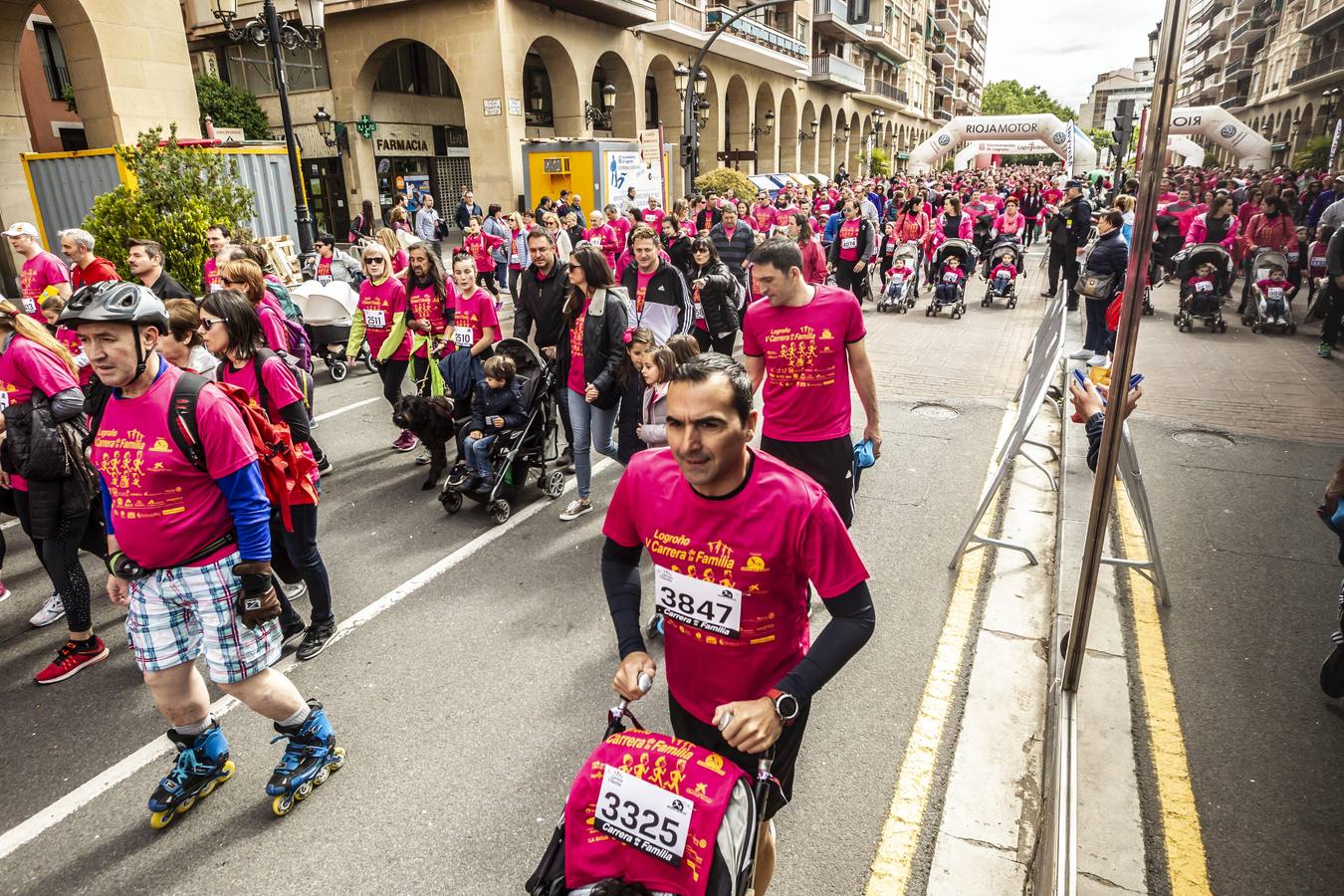 Fotos: Multitudinaria participación en la Carrera de la Familia (I)