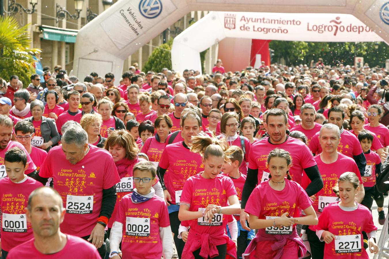 Fotos: Multitudinaria participación en la Carrera de la Familia (II)