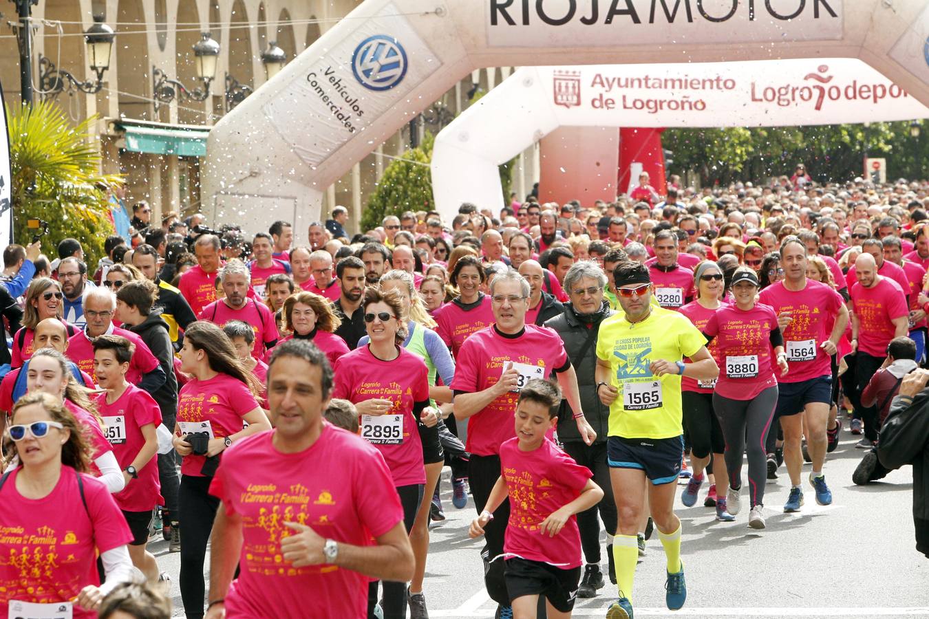 Fotos: Multitudinaria participación en la Carrera de la Familia (II)