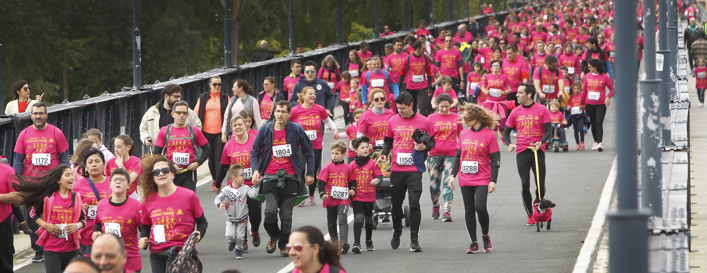 Fotos: Multitudinaria participación en la Carrera de la Familia (II)