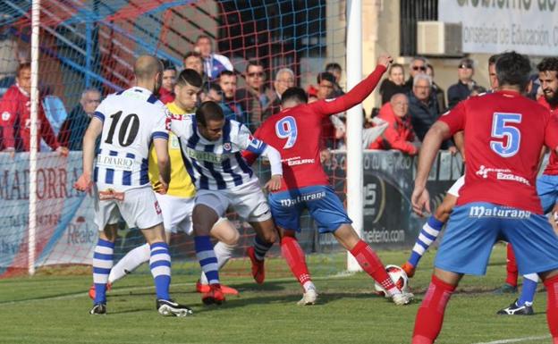 Manjón durante la jugada del gol