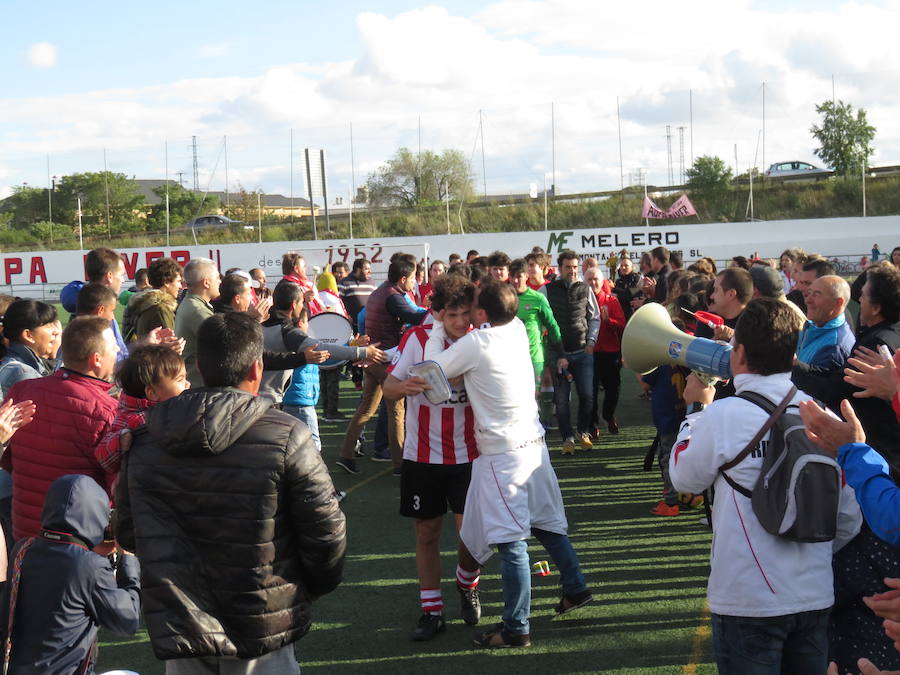 un final emocionante, con toda la afición en el campo homenajeando a sus 'campeones'