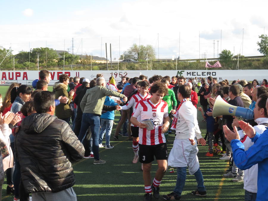 un final emocionante, con toda la afición en el campo homenajeando a sus 'campeones'