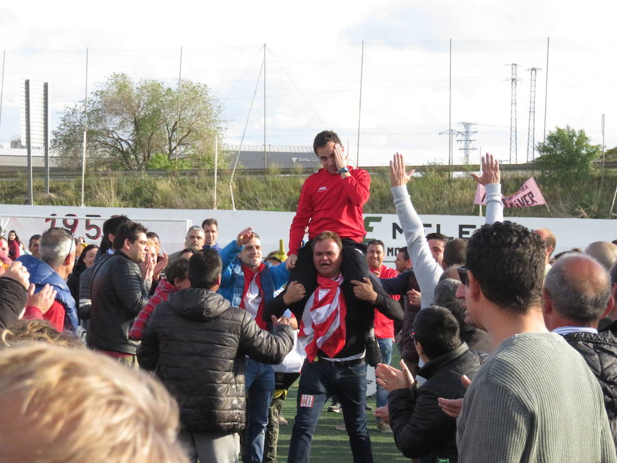 un final emocionante, con toda la afición en el campo homenajeando a sus 'campeones'