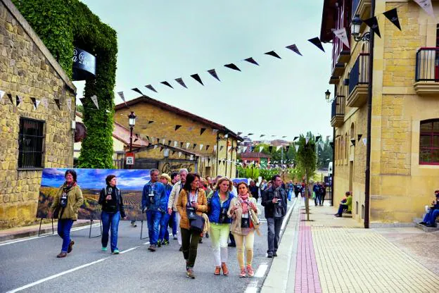 El Barrio de la Estación, un atractivo irrenunciable para cualquier amante del vino. :: L.R.A.