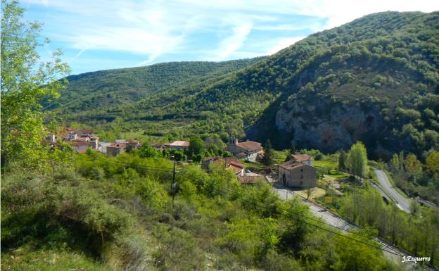 Imagen principal - Pradillo desde el sendero, fuente en Montemediano y senda que conezta ambos pueblos.