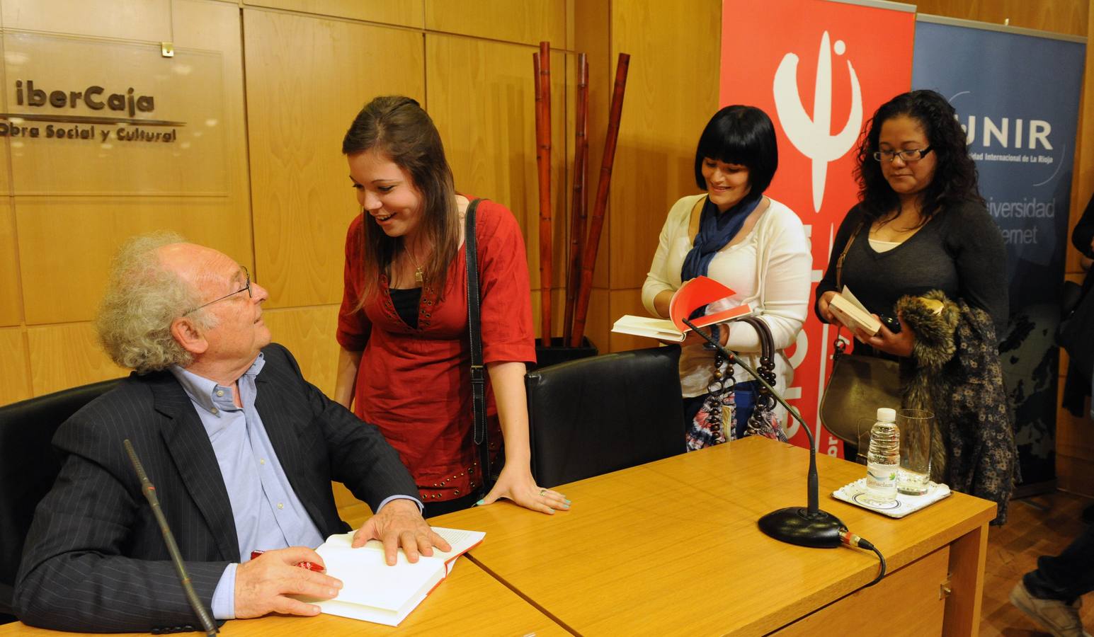 Fotos: Cuando Eduardo Punset triunfó en el Aula de Cultura de Diario LA RIOJA en el 2012