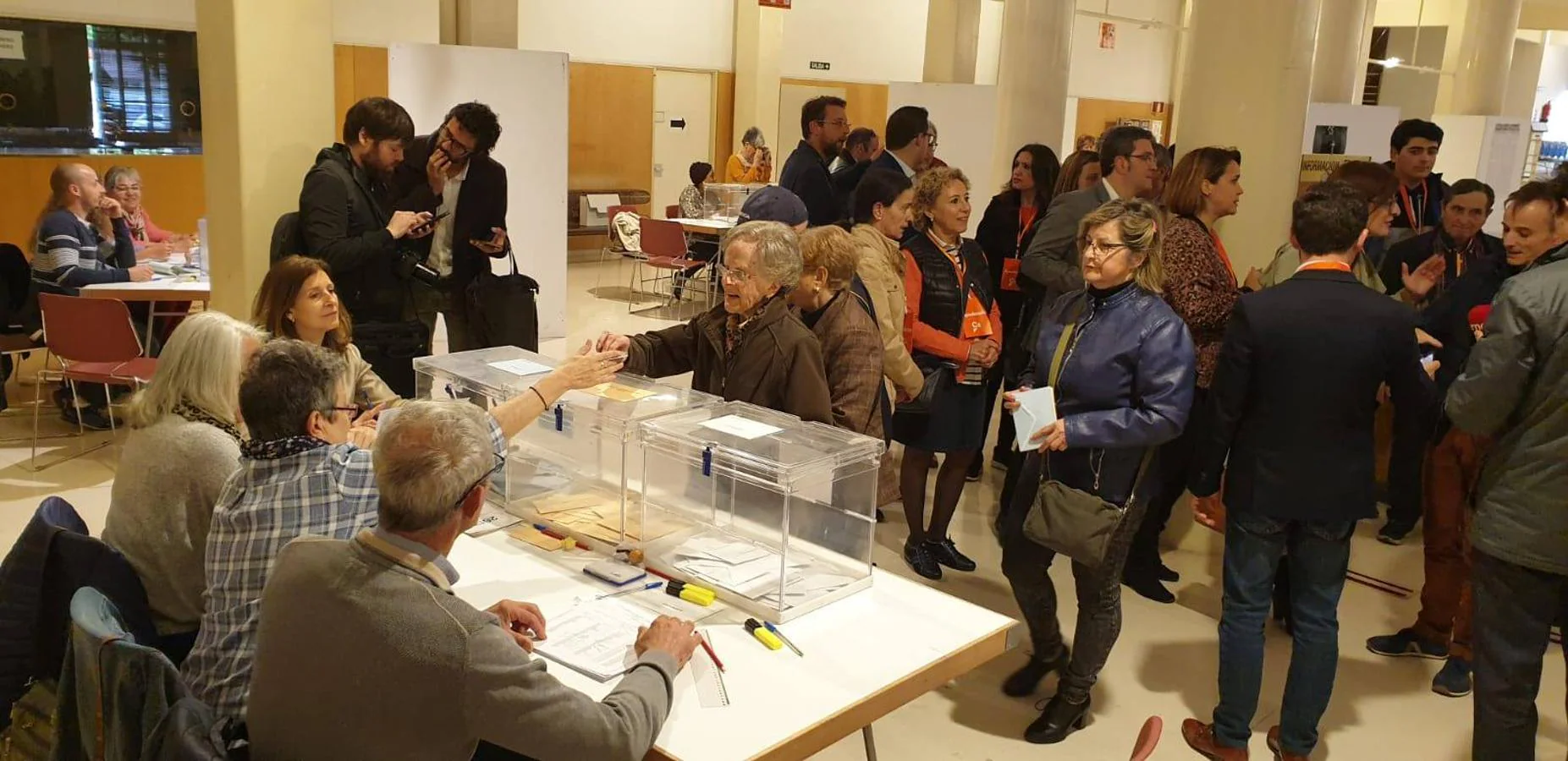 La jornada electoral discurre con normalidad en La Rioja.