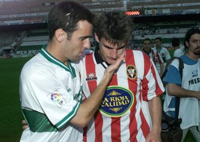 Imagen secundaria 1 - Manolo durante el partido de Liga de Fútbol de Segunda División A, Elche, 2-Logroñés, 1, en el final de la temporada 1999-2000. | Arenzana, desconsolado, al final del partido de Liga de Fútbol de Segunda División A, Elche, 2-Logroñés, 1. (EDR)| El entrenador del Logroñés, Marco Antonio Boronat, durante el partido contra el Eibar en la Liga de Fútbol de Segunda División A, en la temporada 1999-2000. (J.M.)