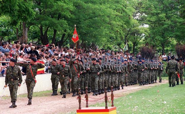 Durante el Día de las Fuerzas Armadas, hubo desfile y se homenajeó a los caídos en las instalaciones de la Hípica Deportivo Militar.