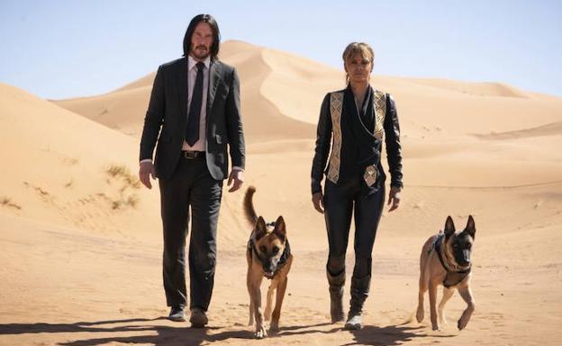 Keanu Reeves y Halle Berry en 'John Wick 3'.