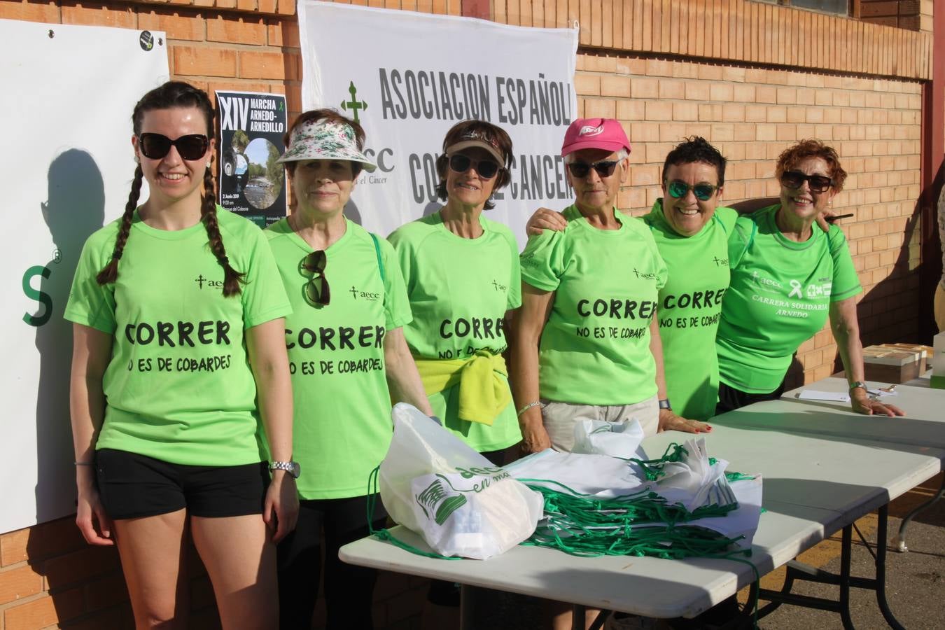 Fotos: Más de 120 personas participan en la XIV Marcha Arnedo-Arnedillo a favor de los proyectos de la AECC