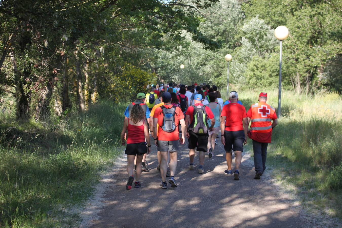 Fotos: Más de 120 personas participan en la XIV Marcha Arnedo-Arnedillo a favor de los proyectos de la AECC