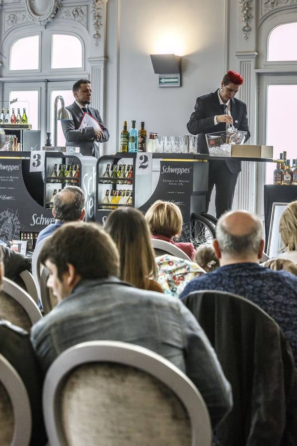 Nuria, del bar vegano El Arao, de la calle Padre Marín de Logroño, gana el concurso de cócteles de La Rioja. Este campeonato es clasificatorio para el Nacional que este año se celebrará en Pamplona a finales de noviembre y donde competirán concursantes de todas las Comunidades y de ahí saldrá el Campeón de España que irá al Campeonato del mundo.