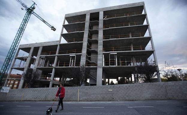 Construcción de un edificio de viviendas. 