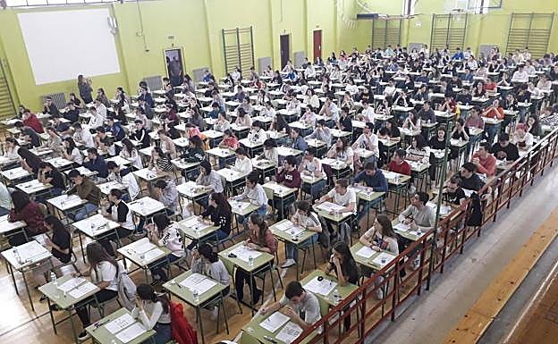 Alumnos se examinan en el IES Quintiliano. 