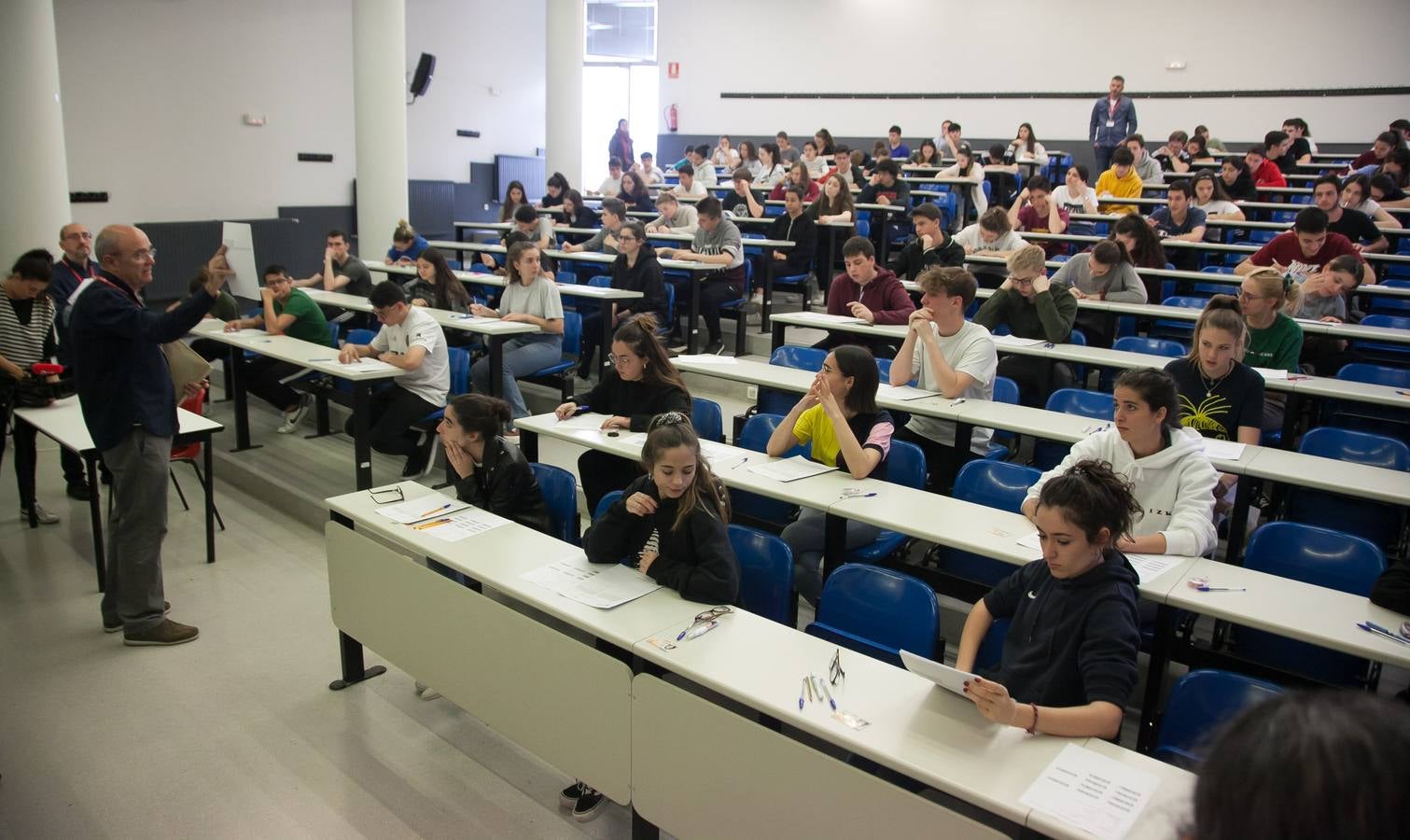 Fotos: Comienza la EBAU en Logroño