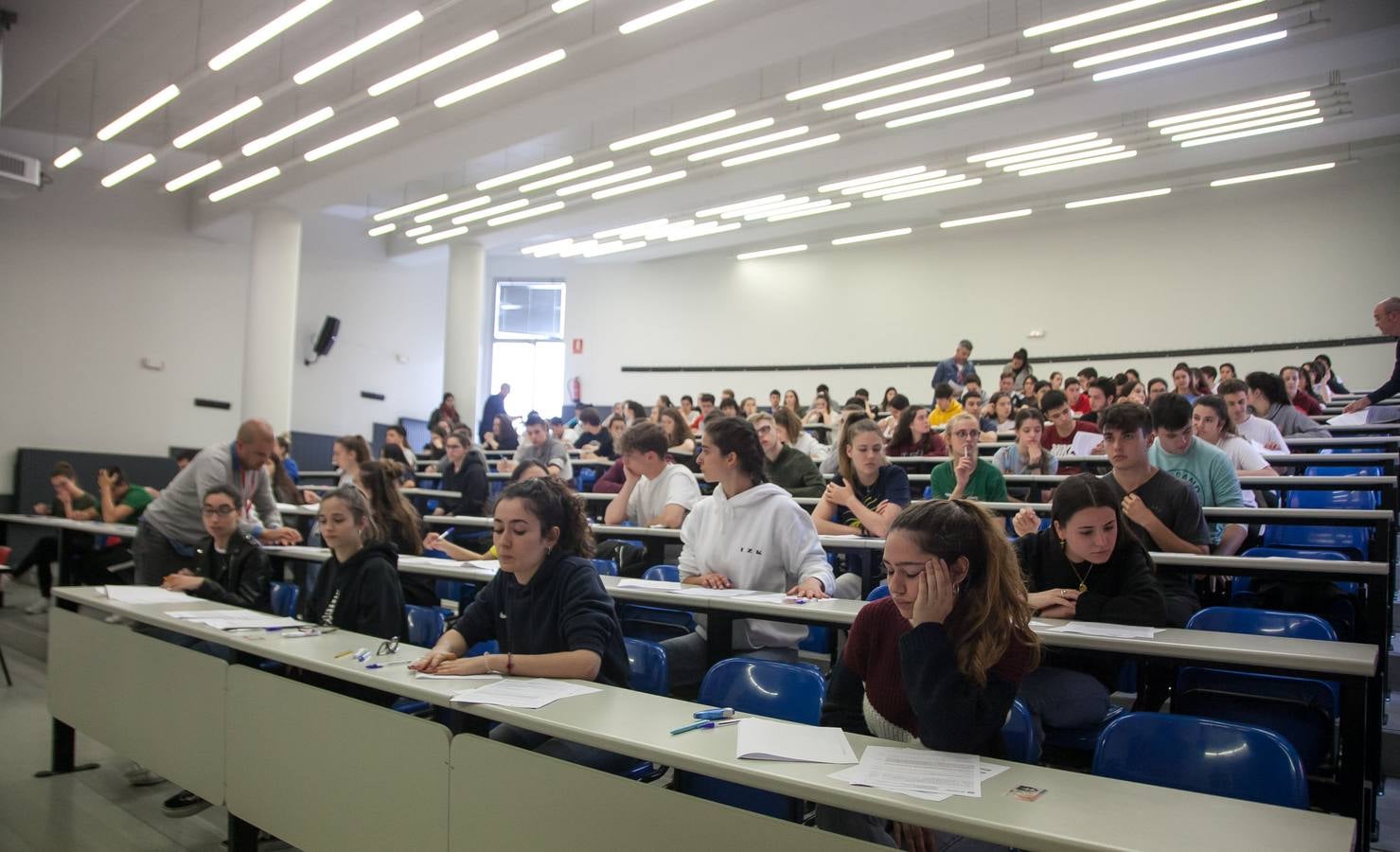 Fotos: Comienza la EBAU en Logroño