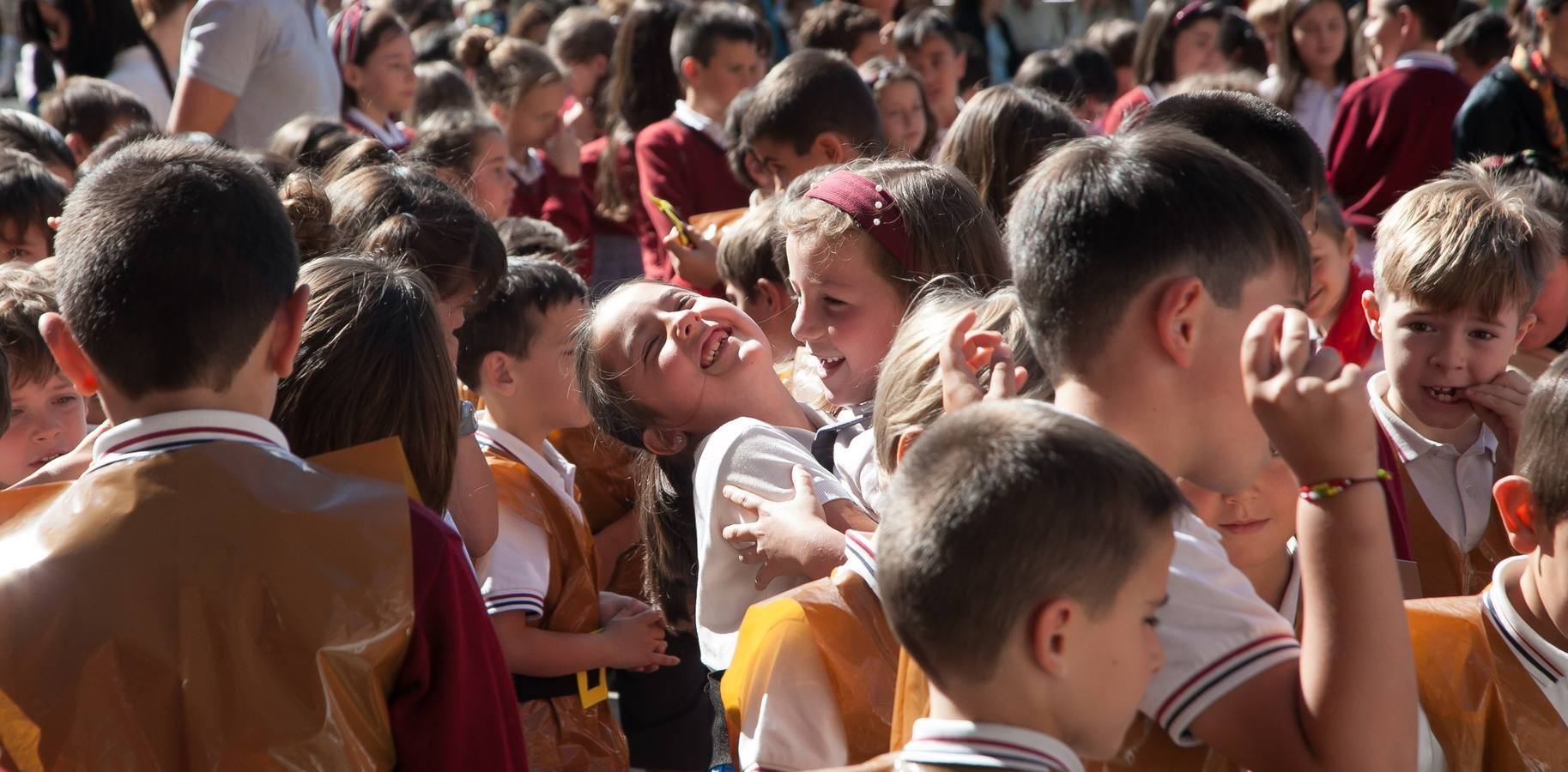 El Centro Sagrado Corazón de Logroño ha acogido este viernes una representación de San Bernabé protagonizada por sus alumnos y a la que ha acudido la alcaldesa de Logroño en funciones, Cuca Gamarra.