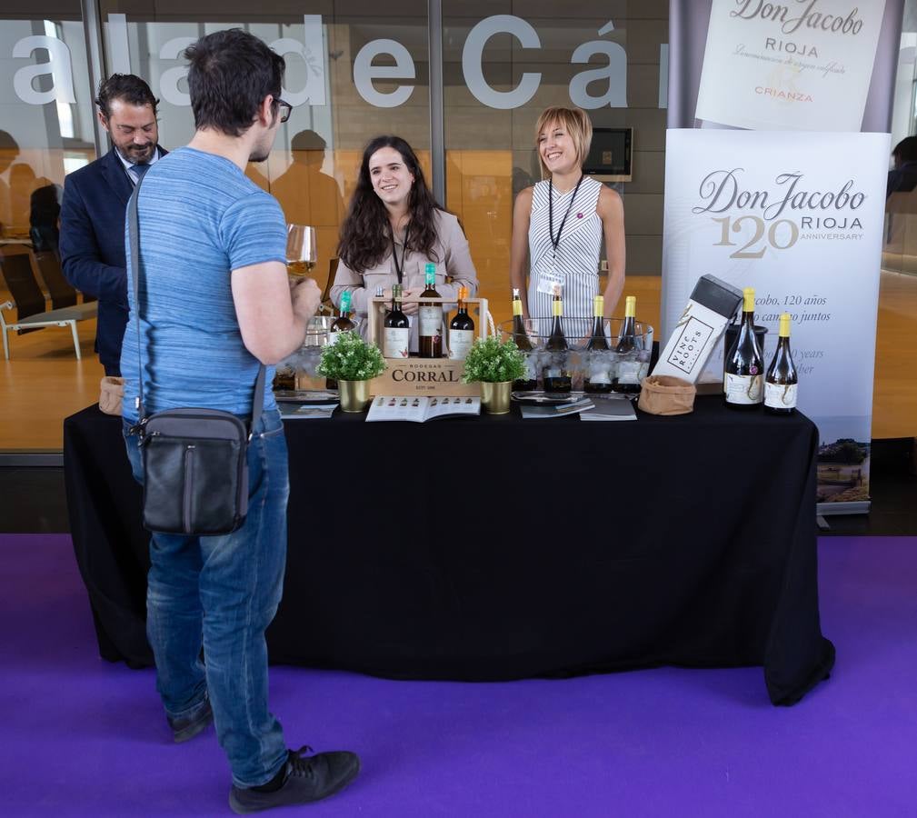 Dieciséis bodegas de todo el país ofrecieron sus vinos en la Cata Popular de los X Premios Ecovino, en Riojafórum