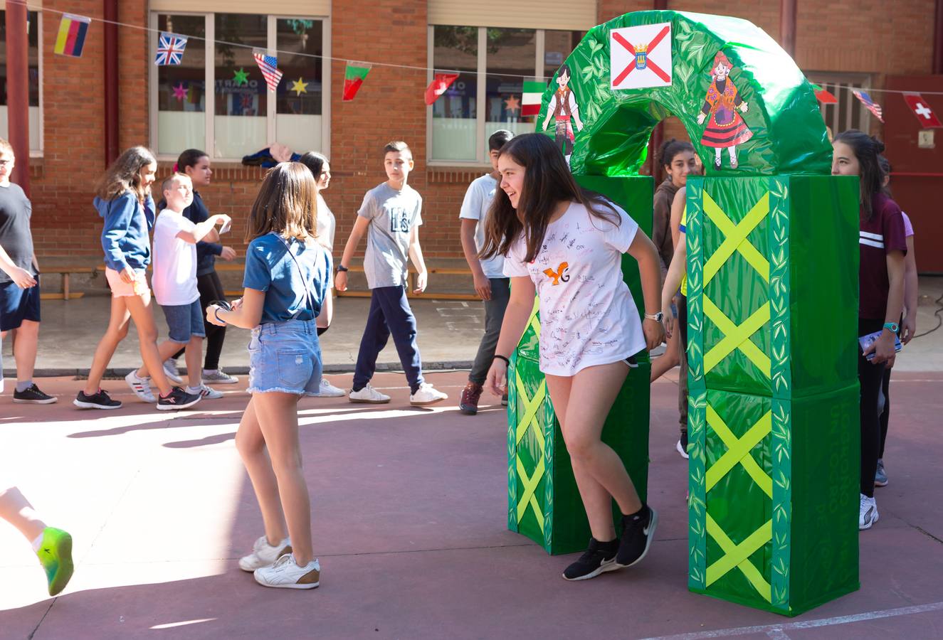 Fotos: Representación de San Bernabé por los alumnos del colegio Vélez de Guevara