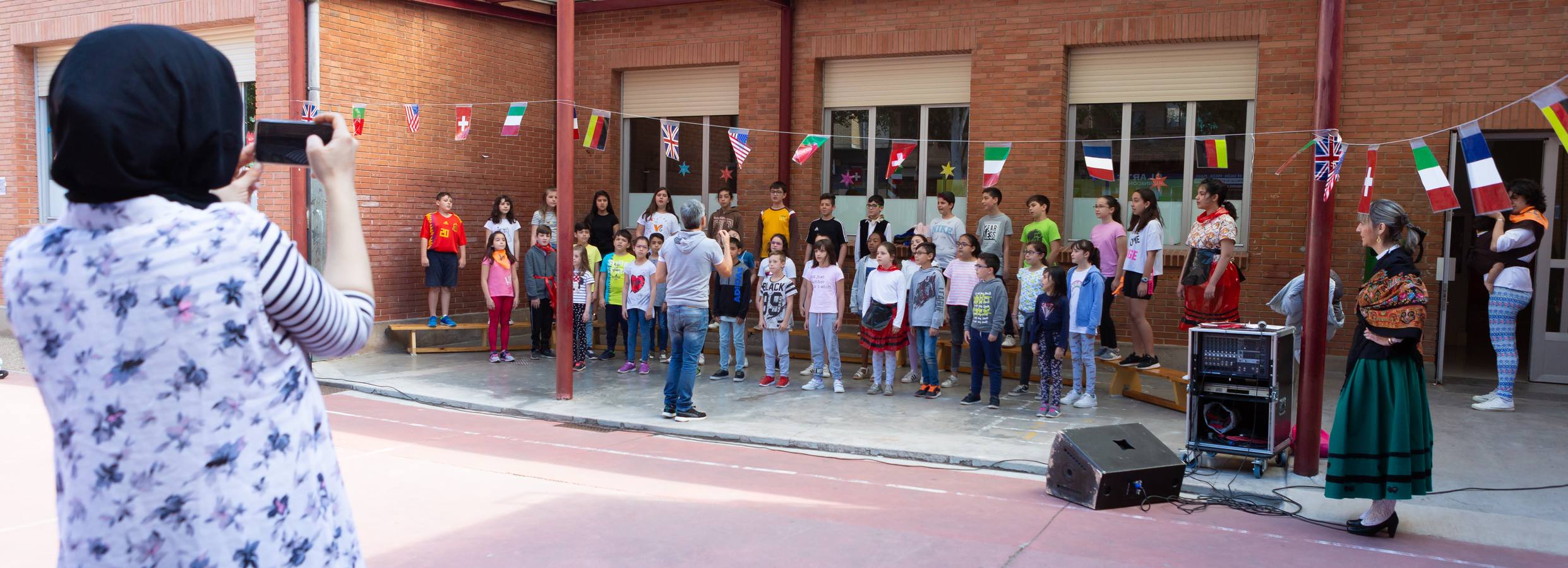 Fotos: Representación de San Bernabé por los alumnos del colegio Vélez de Guevara