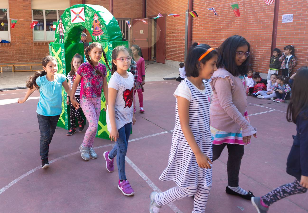 Fotos: Representación de San Bernabé por los alumnos del colegio Vélez de Guevara