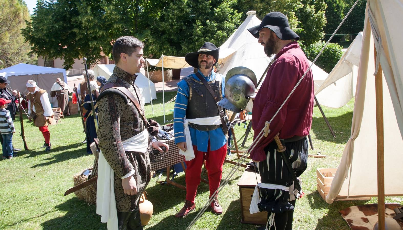 Fotos: Recreación del campamento francés en el parque del Ebro