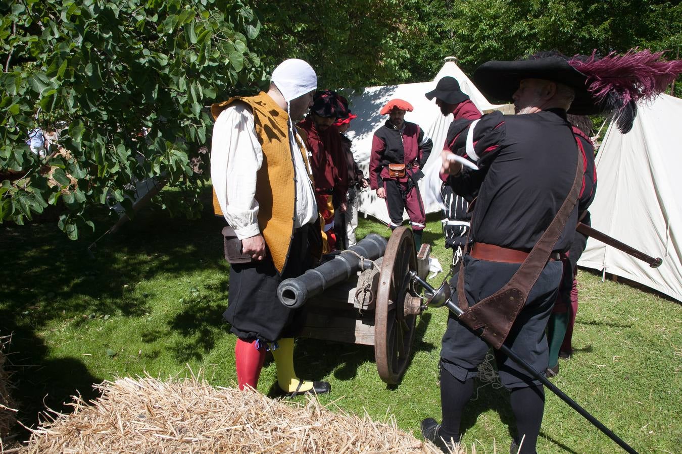 Fotos: Recreación del campamento francés en el parque del Ebro