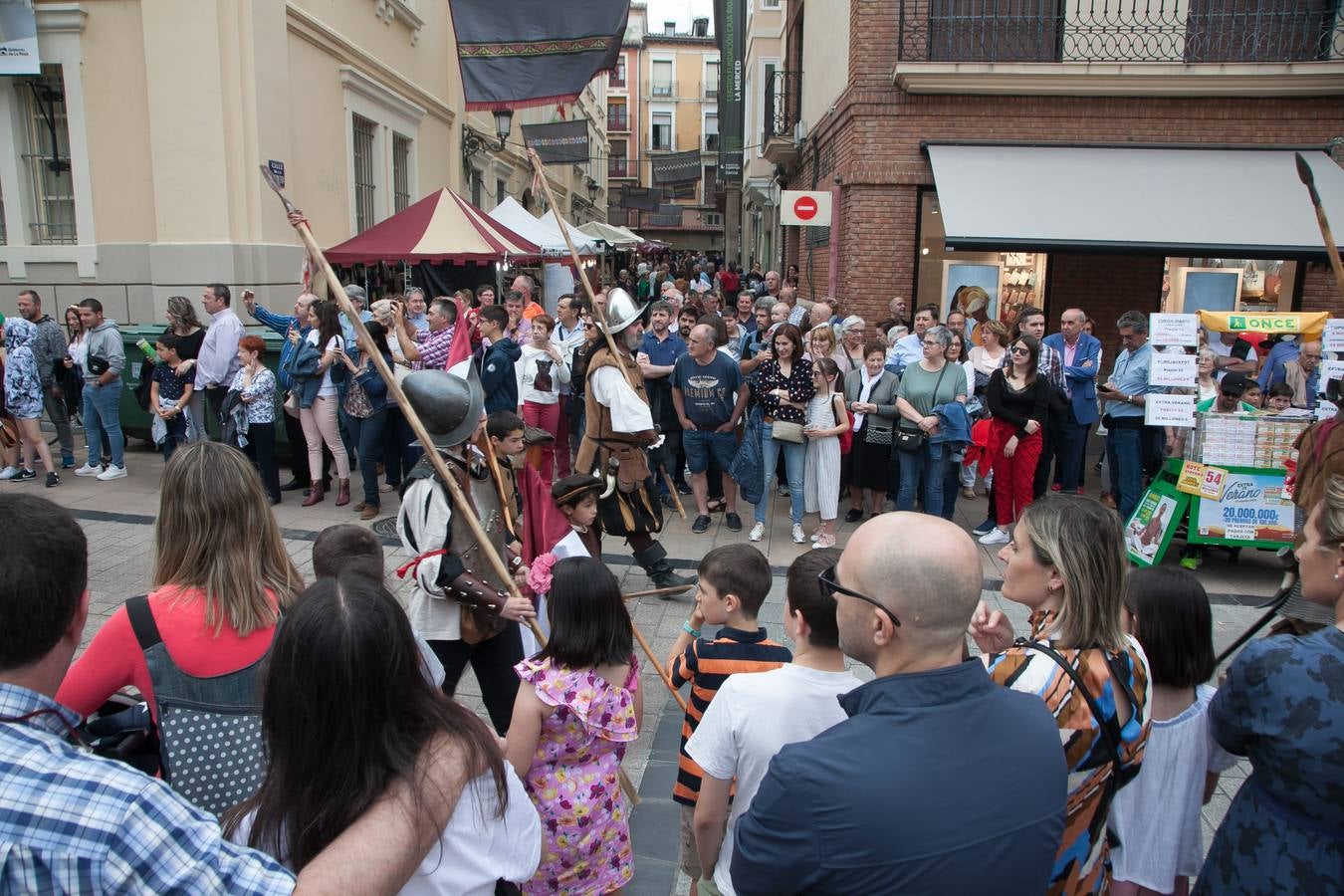 Fotos: Ambiente en las calles de Logroño por San Bernabé: el sábado