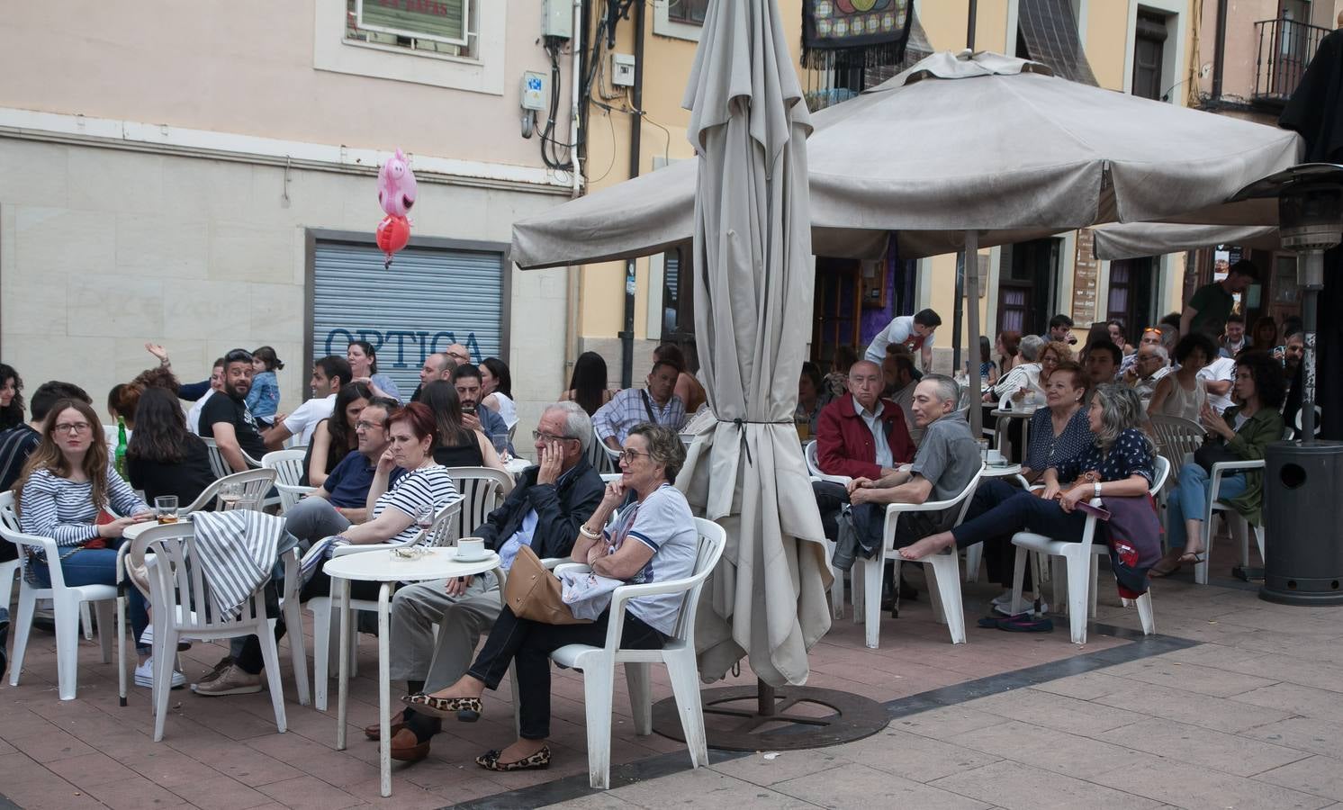 Fotos: Ambiente en las calles de Logroño por San Bernabé: el sábado