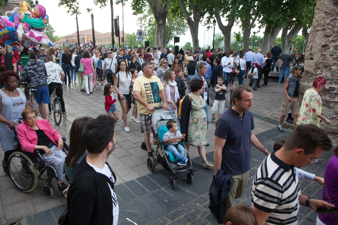 Fotos: Ambiente en las calles de Logroño por San Bernabé: el sábado