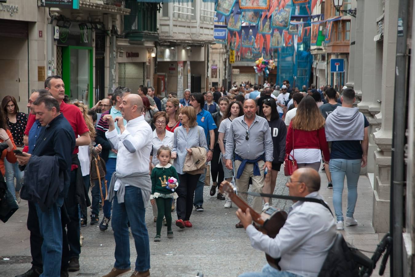 Fotos: Ambiente en las calles de Logroño por San Bernabé: el sábado
