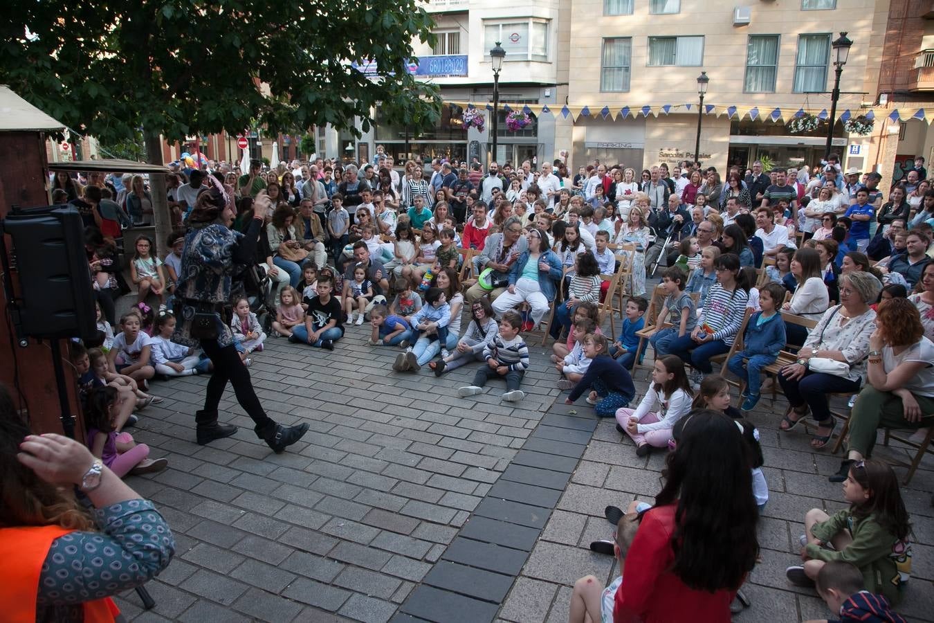 Fotos: Ambiente en las calles de Logroño por San Bernabé: el sábado