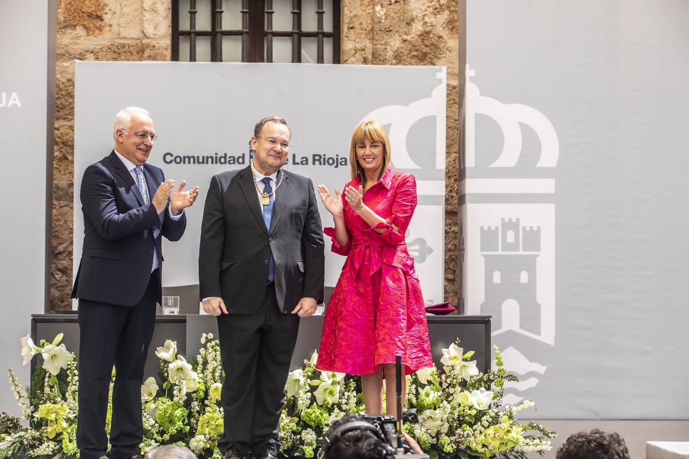 San Millán de la Cogolla ha acogido la celebración institucional del 9 de junio con la entrega de las Medallas de La Rioja, el Galardón de las Artes y las distinciones de Riojanos Ilustres 