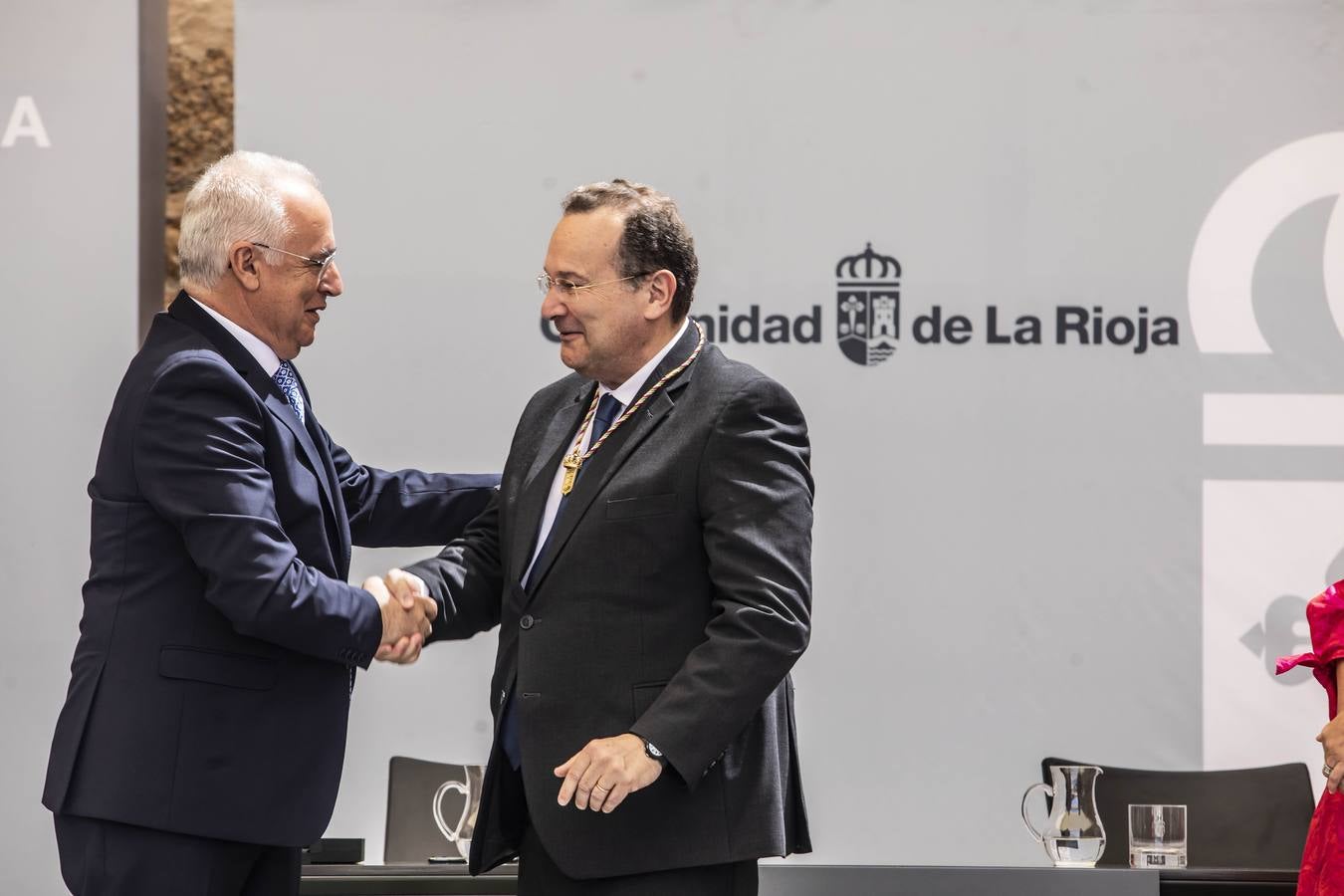 San Millán de la Cogolla ha acogido la celebración institucional del 9 de junio con la entrega de las Medallas de La Rioja, el Galardón de las Artes y las distinciones de Riojanos Ilustres 