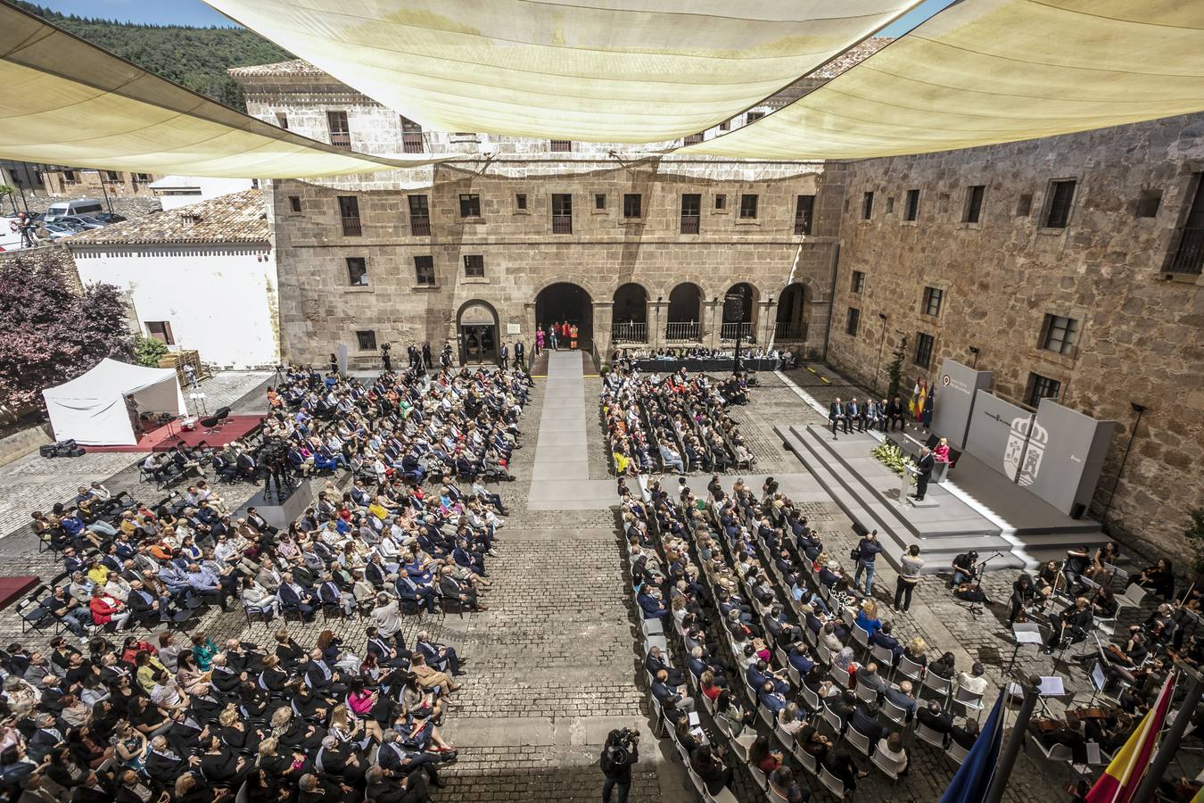 San Millán de la Cogolla ha acogido la celebración institucional del 9 de junio con la entrega de las Medallas de La Rioja, el Galardón de las Artes y las distinciones de Riojanos Ilustres 