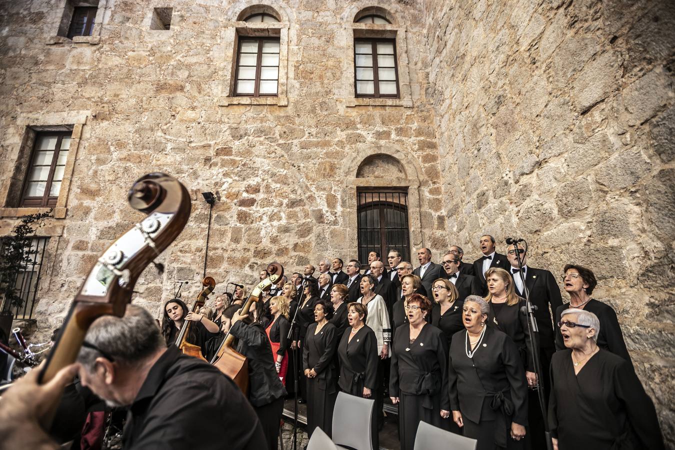 San Millán de la Cogolla ha acogido la celebración institucional del 9 de junio con la entrega de las Medallas de La Rioja, el Galardón de las Artes y las distinciones de Riojanos Ilustres 